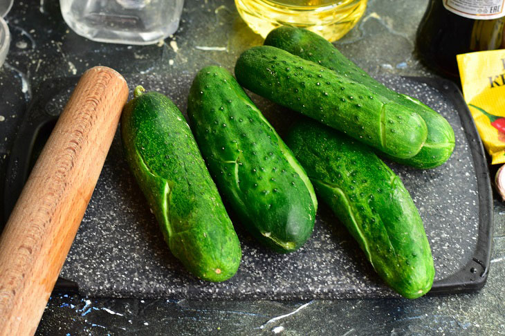 Broken cucumbers in Chinese style - an unusual and spicy snack
