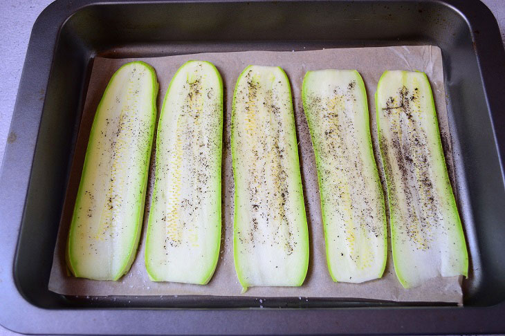Zucchini rolls in the oven - quick, easy and tasty