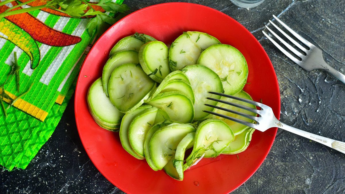 Pickled zucchini in a bag – a healthy and low-calorie recipe