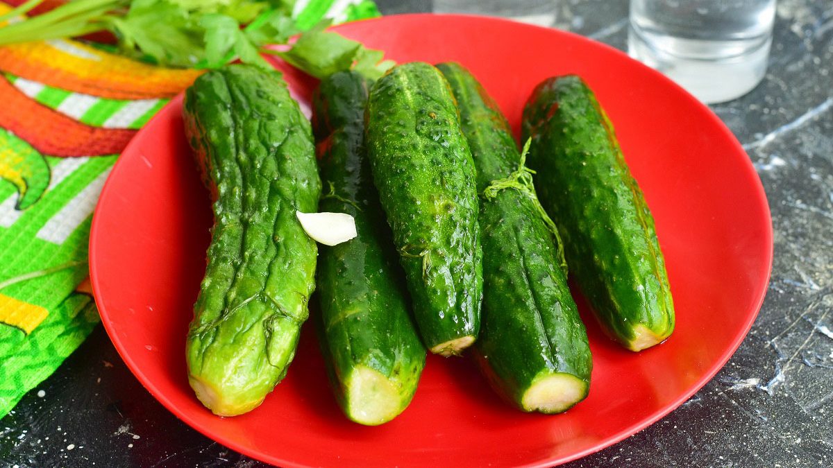 Lightly salted cucumbers in 2 hours – tasty and moderately salty