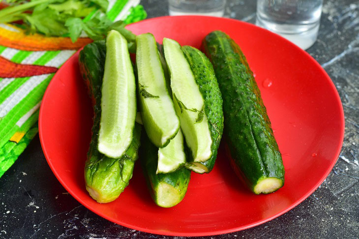 Lightly salted cucumbers in 2 hours - tasty and moderately salty