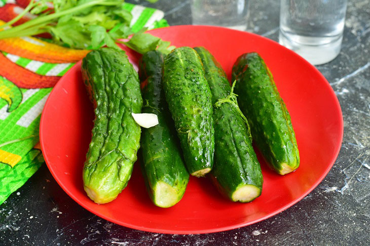 Lightly salted cucumbers in 2 hours - tasty and moderately salty