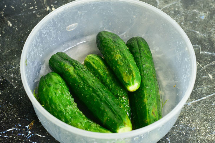 Lightly salted cucumbers in 2 hours - tasty and moderately salty