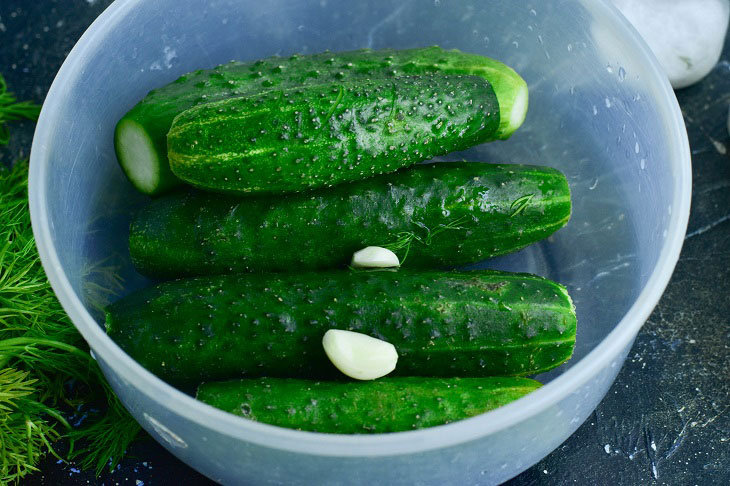 Lightly salted cucumbers in 2 hours - tasty and moderately salty