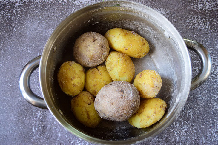 Canarian potatoes - a delicious and interesting snack