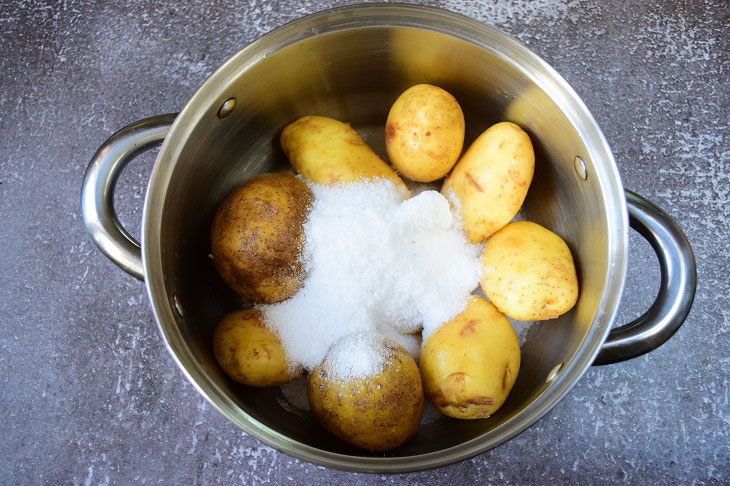 Canarian potatoes - a delicious and interesting snack