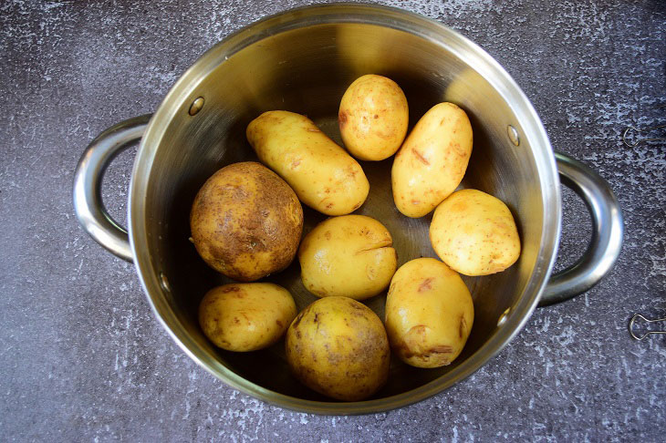 Canarian potatoes - a delicious and interesting snack