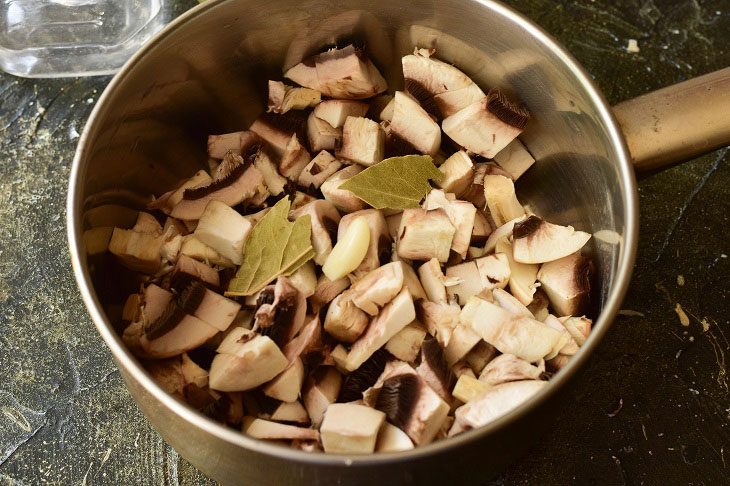 Mushrooms in Venezuelan - festive and tasty