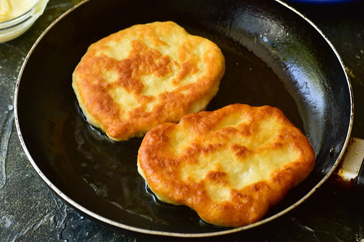 Air donuts on kefir - a quick and easy recipe