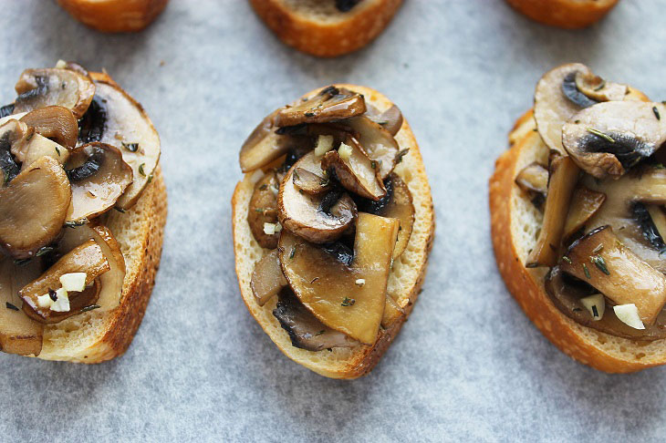 Champignon croutons - a delicious quick appetizer