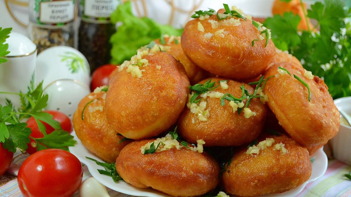 Garlic donuts – airy, crispy and fragrant