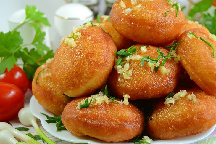 Garlic donuts - airy, crispy and fragrant