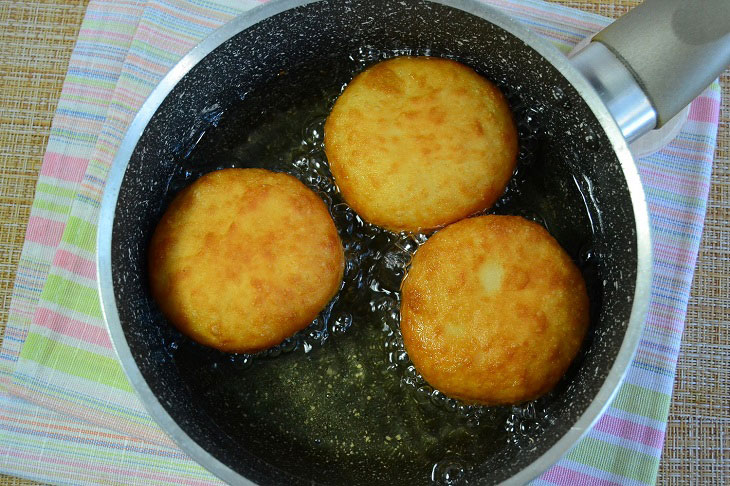 Garlic donuts - airy, crispy and fragrant