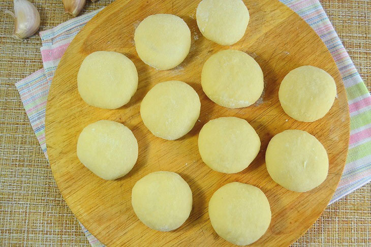 Garlic donuts - airy, crispy and fragrant