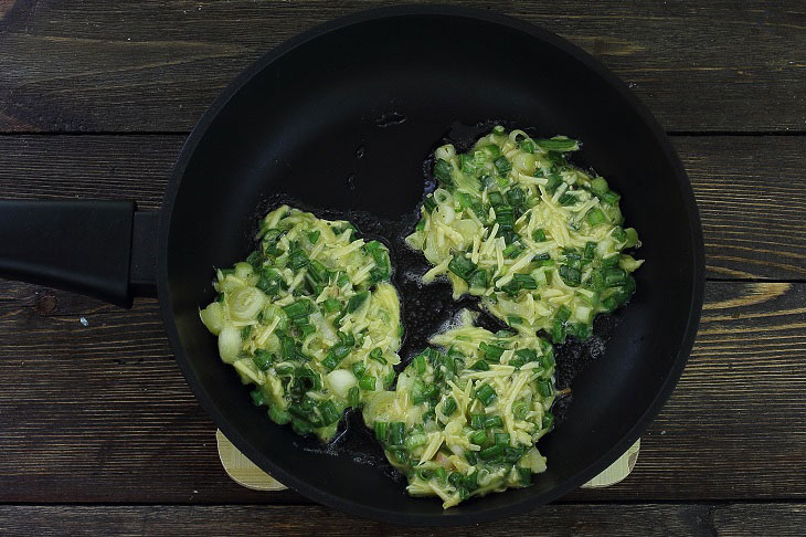 Pancakes with green onions - simple, tasty and fast