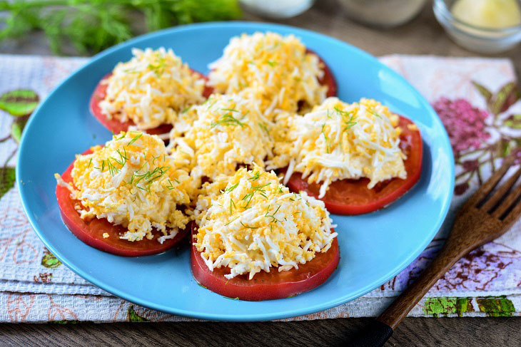 Tomatoes under a fur coat - a quick and tasty snack