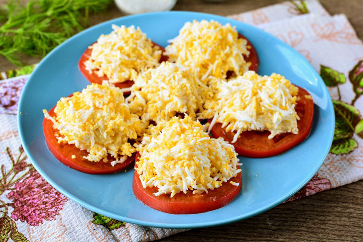 Tomatoes under a fur coat - a quick and tasty snack