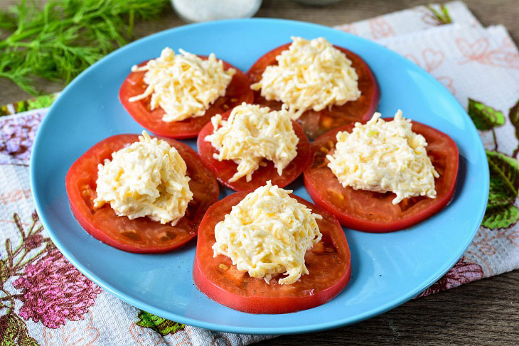 Tomatoes under a fur coat - a quick and tasty snack