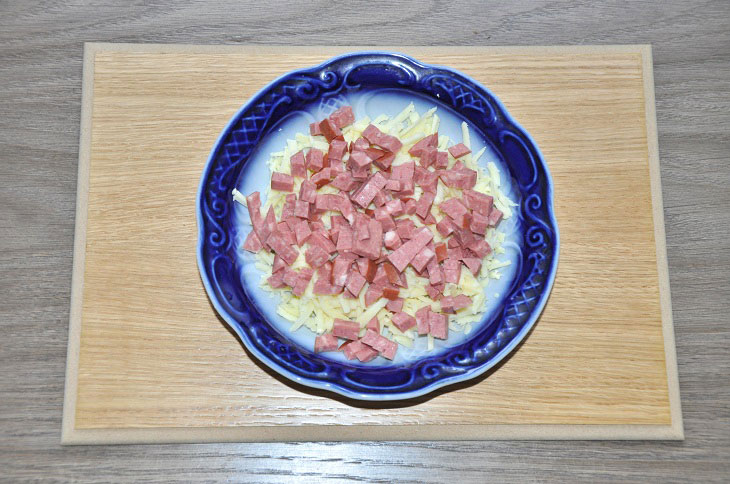 Triangles with suluguni and sausage - a delicious snack