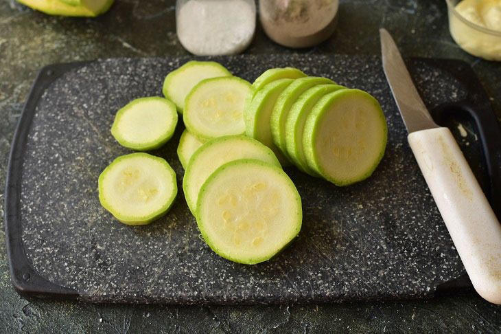 Zucchini with garlic in the oven - juicy and fragrant