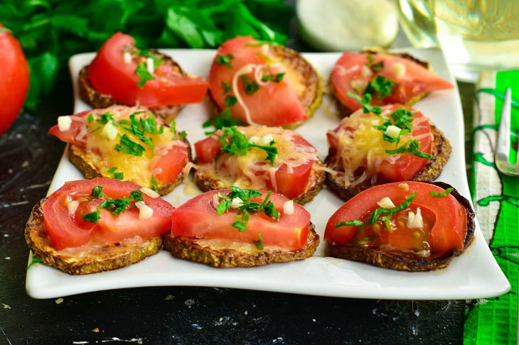 Fried zucchini with tomatoes and cheese - a delicious and quick snack