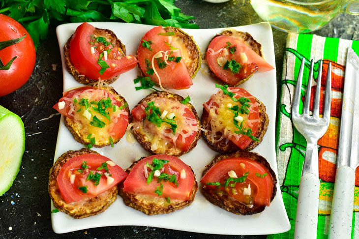 Fried zucchini with tomatoes and cheese - a delicious and quick snack