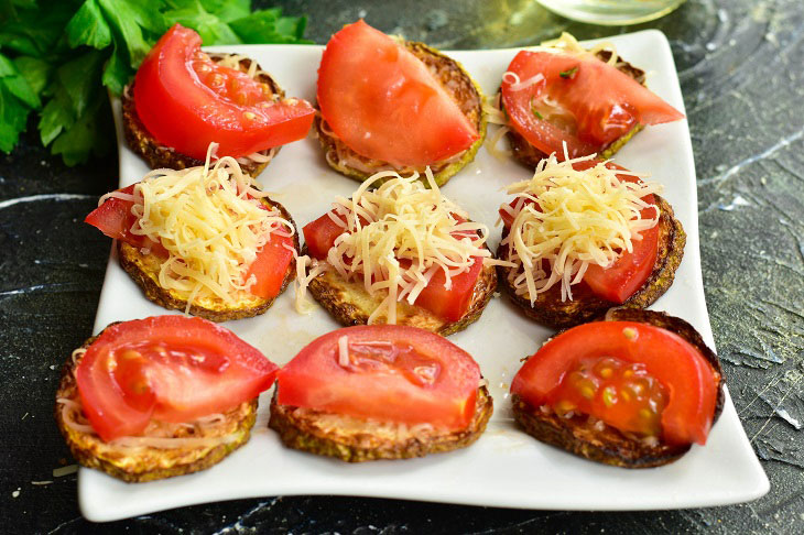Fried zucchini with tomatoes and cheese - a delicious and quick snack