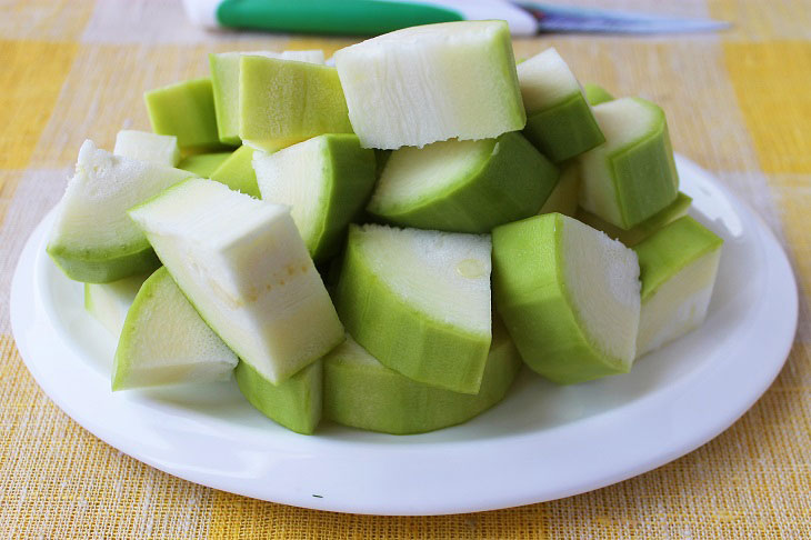 Zucchini marinated with dill and garlic - a quick and easy cold appetizer