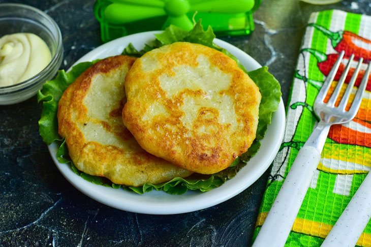 Potato cakes in a pan - a tasty and budget snack on the table