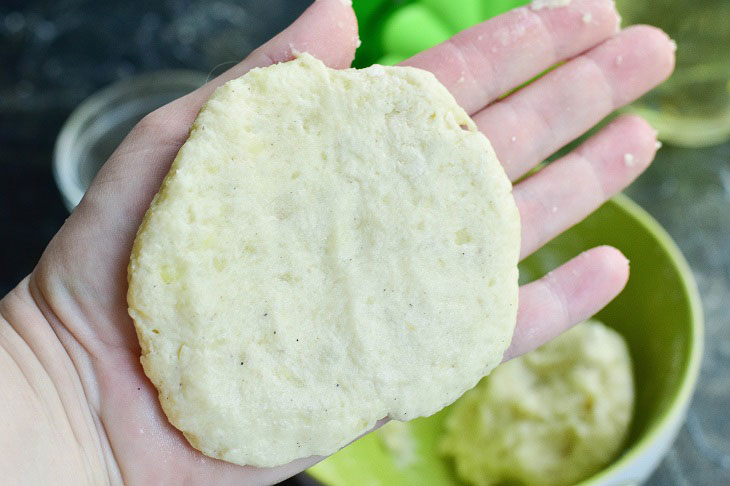 Potato cakes in a pan - a tasty and budget snack on the table