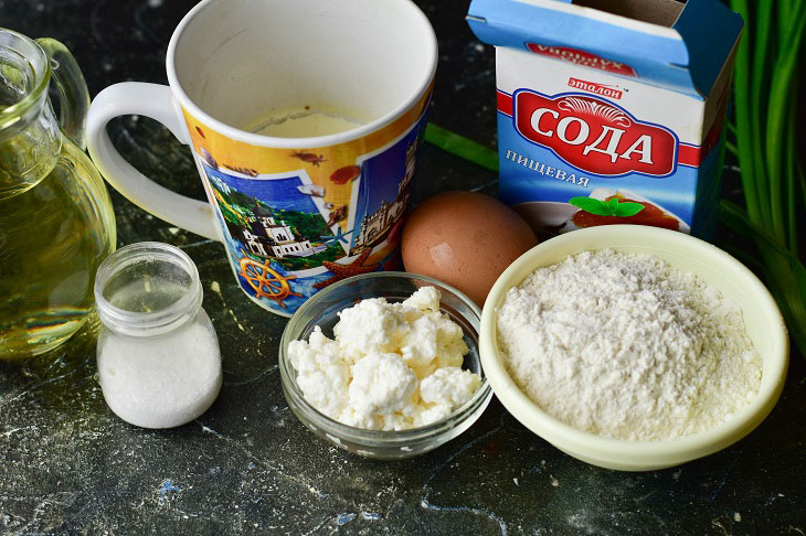 Flatbreads with cottage cheese and green onions - a delicious snack from affordable products