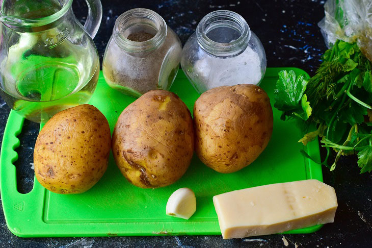 Accordion potatoes with cheese crust - an interesting snack without much effort