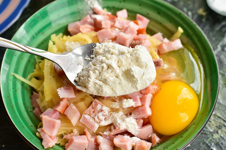 Potato pancakes with ham - a quick recipe for a delicious snack