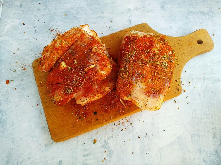 Salo baked in the oven - tender and spicy, with a crispy crust