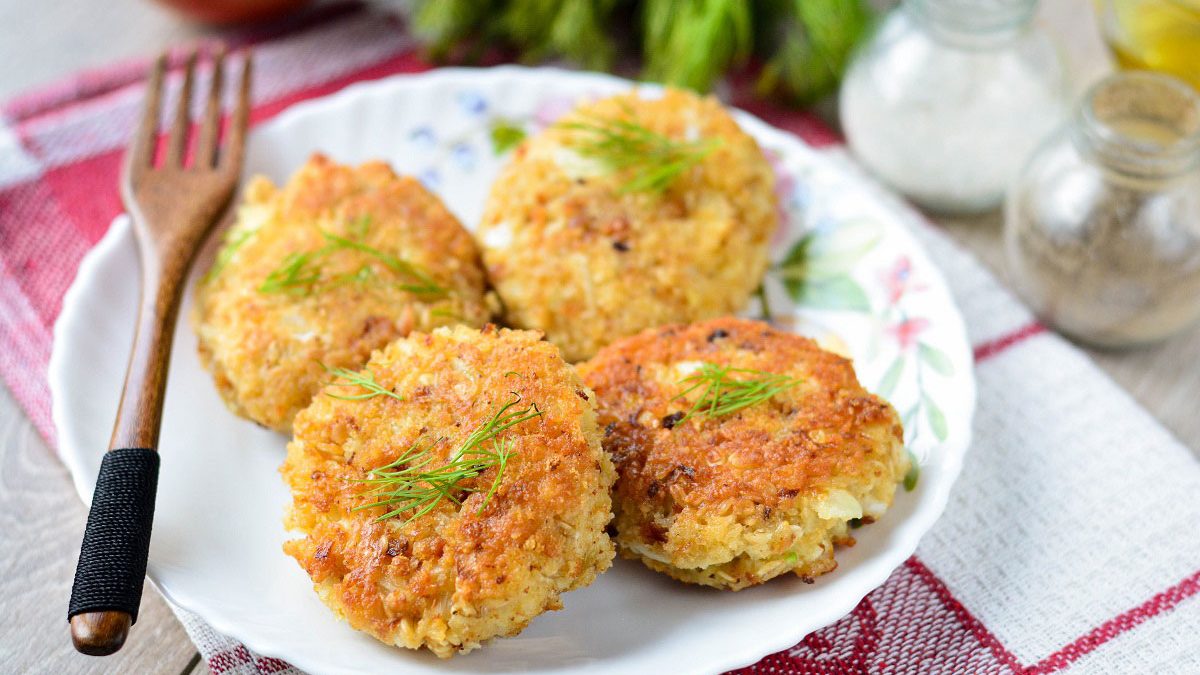Unusual meat-flavored oatmeal cutlets – budget and nutritious