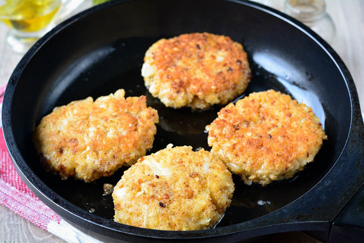 Unusual meat-flavored oatmeal cutlets - budget and nutritious