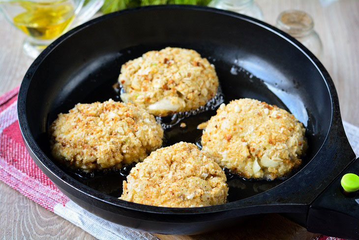 Unusual meat-flavored oatmeal cutlets - budget and nutritious