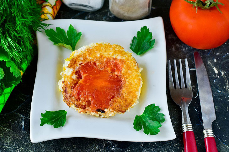 Fried egg in a flower - an interesting and unusual snack