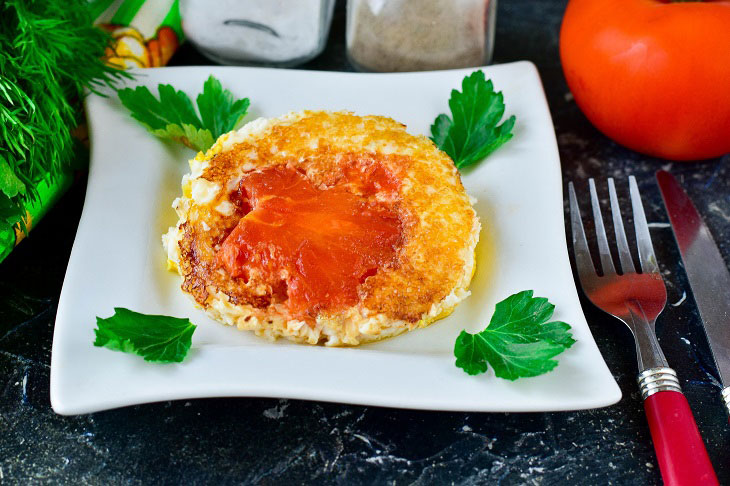 Fried egg in a flower - an interesting and unusual snack