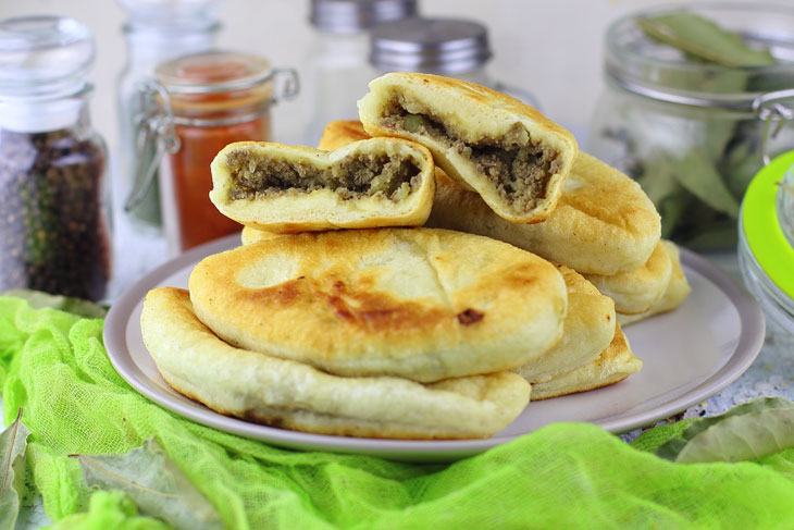 Fried pies with potatoes and liver - one frying pan will definitely not be enough