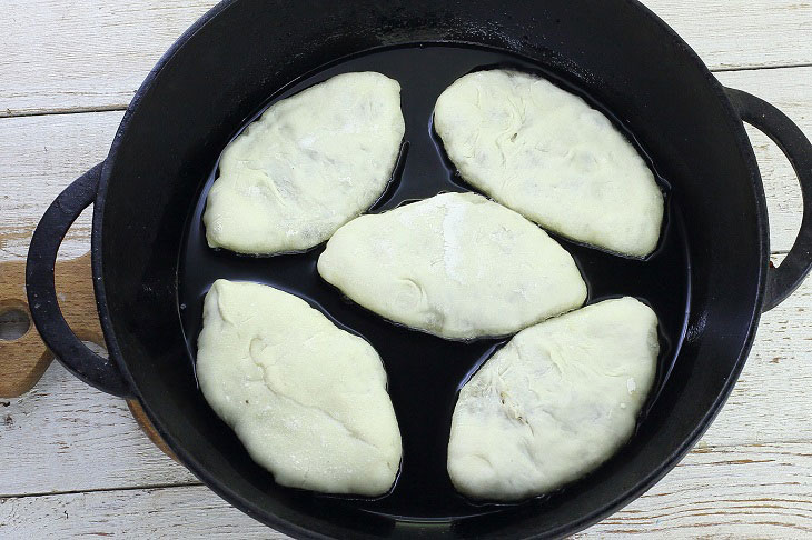 Fried pies with potatoes and liver - one frying pan will definitely not be enough