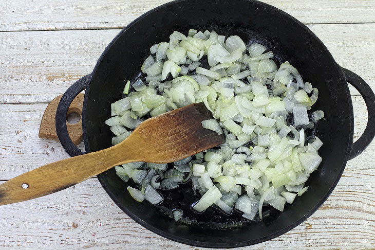 Fried pies with potatoes and liver - one frying pan will definitely not be enough