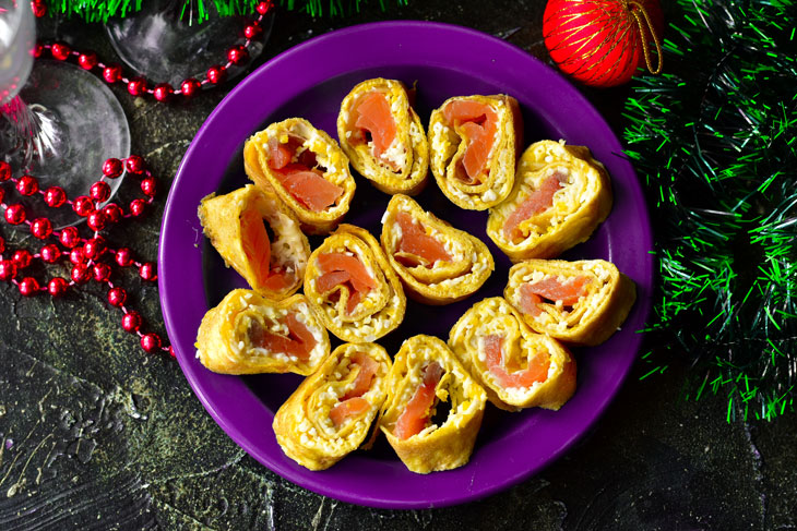 Roll with salmon - festive, satisfying and tasty