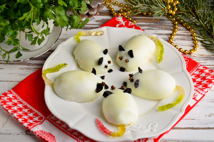 Eggs "Mouse" with smoked chicken - a great snack for the New Year 2020