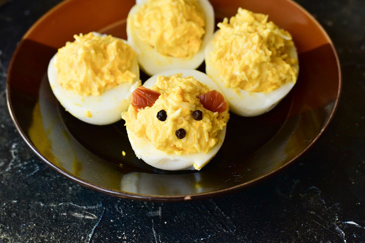 Stuffed eggs "Mice" - a special snack for the New Year 2020