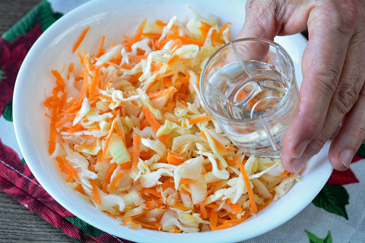 Pickled cabbage - a quick recipe for 2 hours