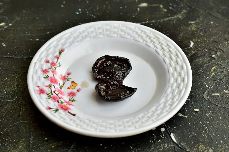 Prune mussels on the festive table - this appetizer delights guests