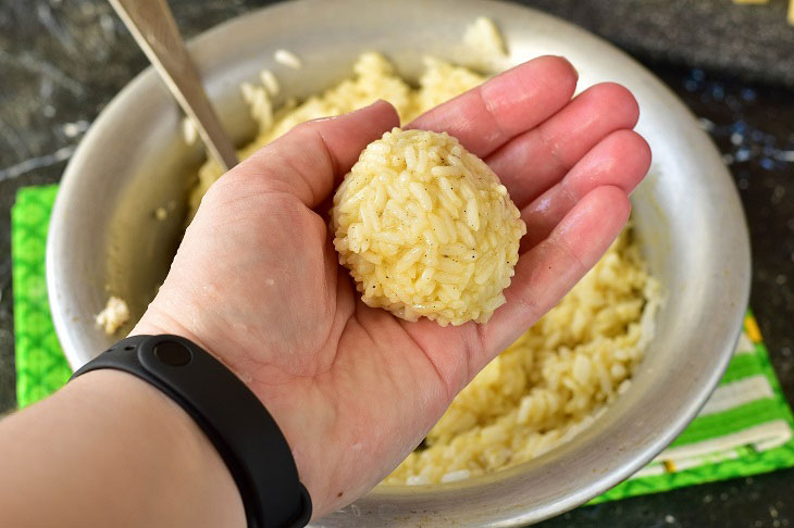 Original rice balls with cheese - an easy recipe for an excellent snack