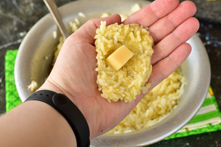 Original rice balls with cheese - an easy recipe for an excellent snack