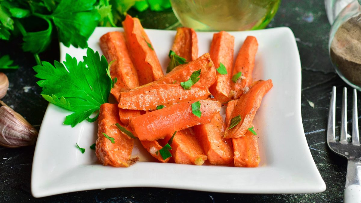 Baked carrots in the oven – a simple, tasty and dietary dish